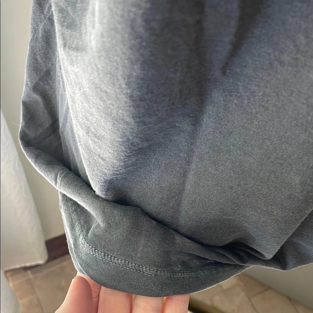 James Perse Size 1 Small EUC Classic Gray Asphalt V-Neck Top Cotton Shirt - Picture 9 of 10